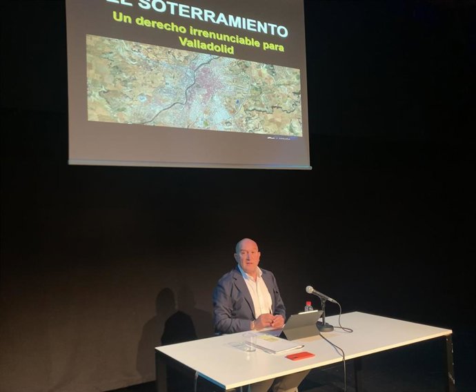 El candidato del PP a la Alcaldía de la ciudad, Jesús Julio Carnero, presenta su propuesta para recuperar el proyecto del soterramiento.