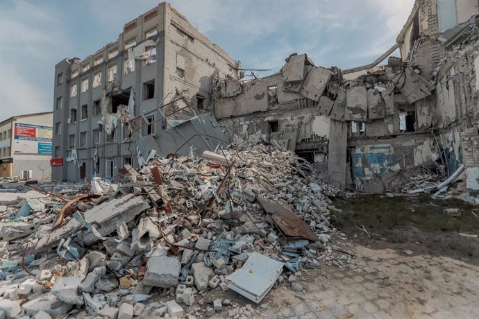 April 18, 2023, Kherson, Ukraine: A view of a destroyed building amid Russia-Ukraine war in Kherson. After Putin's visit was made public on Tuesday, Ukrainian officials said Russian forces had shelled the center of Kherson, killing one and injuring nine.