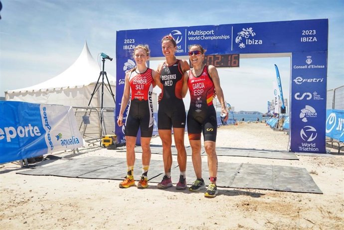 La triatleta Eva García consigue la medalla de bronce en el Campeonato del Mundo de duatlón cros.
