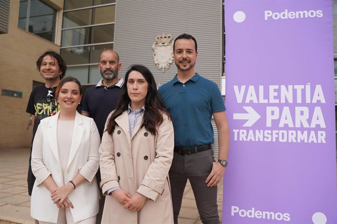 La candidata de Podemos a la Presidencia del Gobierno de Aragón, Maru Díaz, y la candidata a la alcaldía de Cuarte de Huerva, Miriam Cortiñas.
