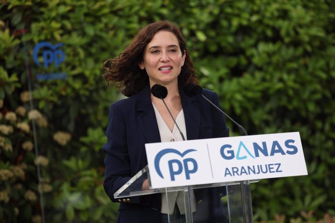 La presidenta de la Comunidad de Madrid y del PP de Madrid, Isabel Díaz Ayuso, interviene durante un almuerzo con afiliados y simpatizantes del partido en Aranjuez, a 3 de mayo de 2023, en Aranjuez, Madrid (España).