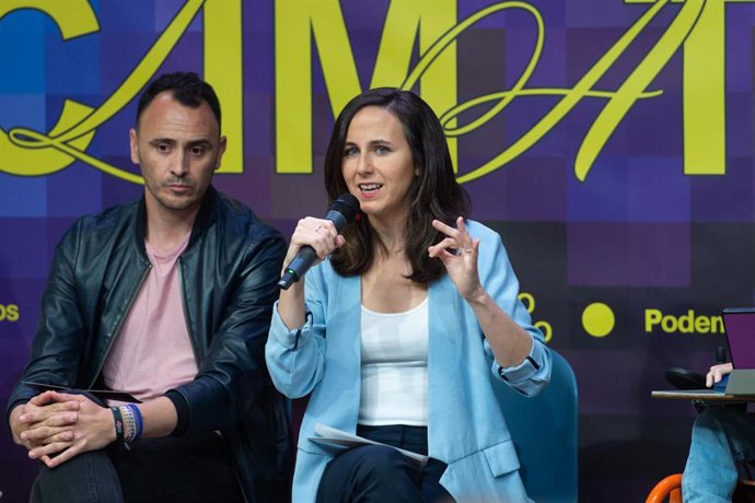 El candidato de Podemos a la Alcaldía de Madrid, Roberto de Sotomayor y la secretaria general de Podemos y ministra de Derechos Sociales y Agenda 2030, Ione Belarra, durante el acto 'Escudo Climático'