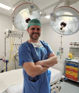 El doctor Néstor Martínez, cirujano torácico, se incorpora al Hospital Vithas Aguas Vivas para realizar la simpatectomía