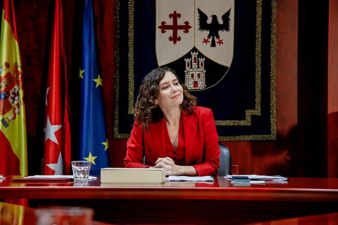 Archivo - La presidenta de la Comunidad de Madrid, Isabel Díaz Ayuso, preside la reunión del Consejo de Gobierno, en el Ayuntamiento de Alcobendas, a 11 de enero de 2023, en Alcobendas, Madrid (España). 