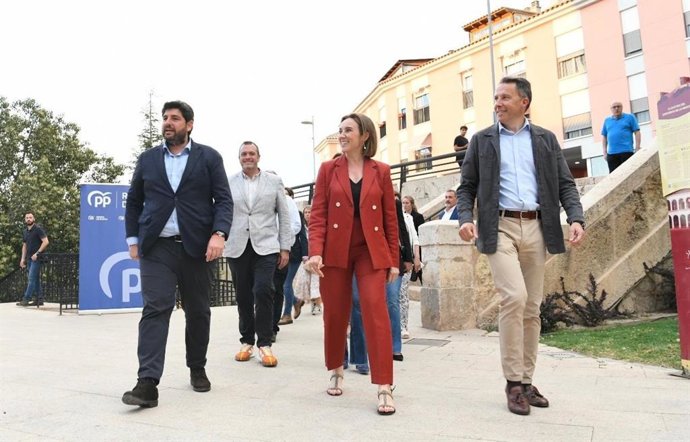 El presidente del Partido Popular de la Región de Murcia, Fernando López Miras ,y  la secretaria general del PP, Cuca Gamarra a Lorca,