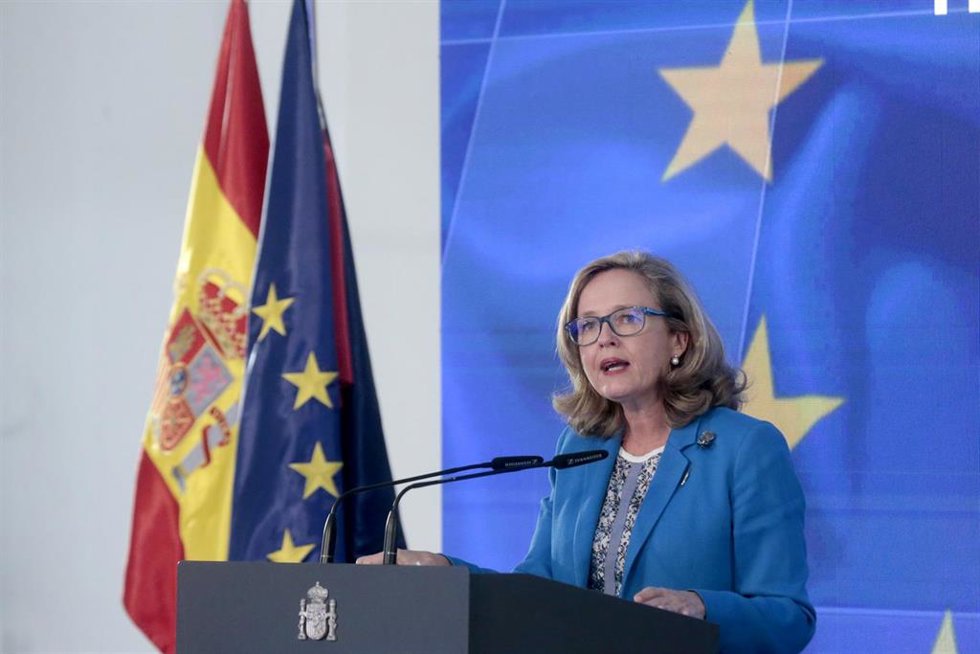 Archivo - La vicepresidenta tercera del Gobierno y ministra de Asuntos Económicos y Transformación Digital, Nadia Calviño, interviene durante la presentación del 'Plan de Recuperación, Transformación y Resiliencia de la Economía Española', en la Moncloa