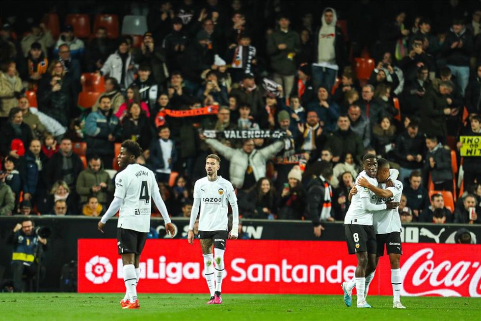 Archivo - Un partido del Valencia