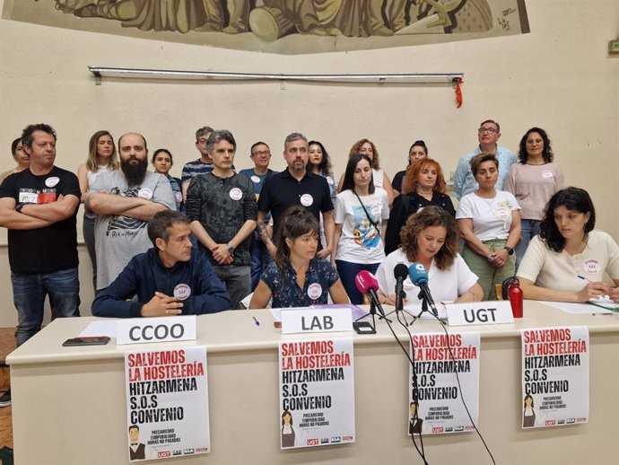 Rueda de prensa de UGT, CCOO, ELA y LAB para anunciar movilizaciones ante el "bloqeo" en la negociación del convenio de hostelería en Navarra.