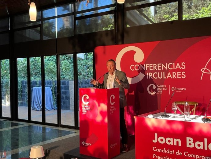 El diputado de Compromís en el Congreso de los Diputados y candidato de la coalición a la Presidencia de la Generalitat, Joan Baldoví, en el ciclo de Conferencias Circulares del Cámara Business Club de Cámara Alicante.
