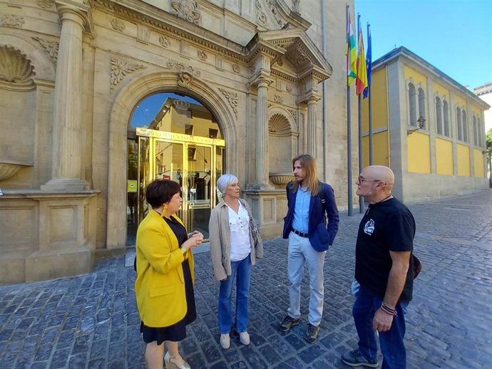 El diputado de las Cortes y Castilla y León y portavoz de Podemos, Pablo Fernández, visita Logroño