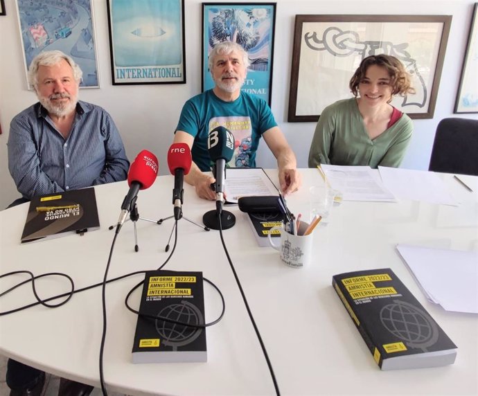 Mainzer, Ramis y Abrahams, en la presentación del informe.