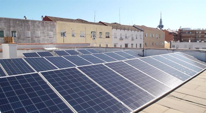 Archivo - Planta de autconsumo solar de Iberdrola en una comunidad de vecinos de Madrid