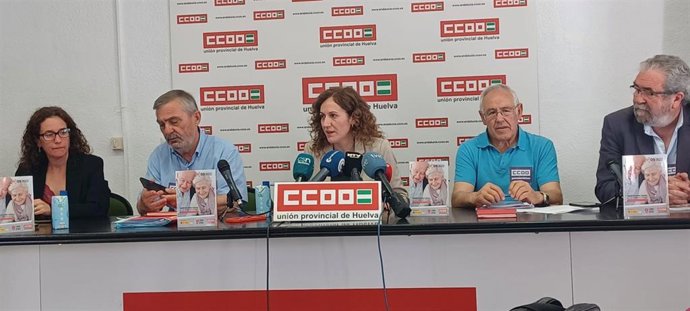 La secretaria general de CCOO en Andalucía, Nuria López, en rueda de prensa.