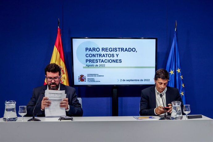 Archivo - Los secretarios de Estado de Empleo y Economía Social, Joaquín Pérez Rey (i) y de Seguridad Social y Pensiones, Borja Suárez (d), en una imagen de archivo.