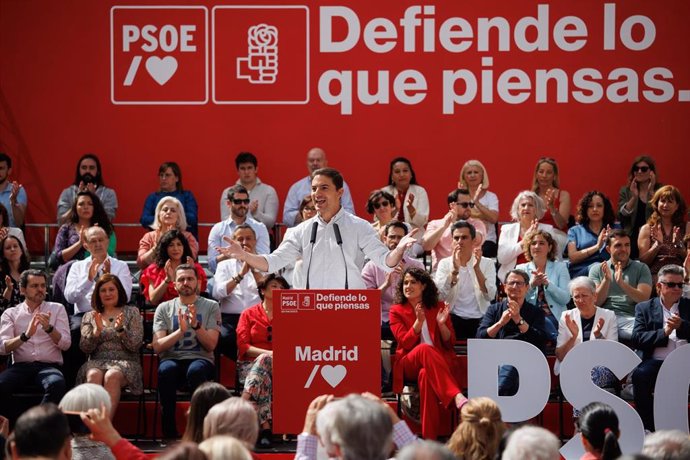 El secretario general de los socialistas madrileños y candidato a la presidencia de la Comunidad de Madrid, Juan Lobato, durante un mitin del PSOE para presentar a sus candidatos a las elecciones del 28M, a 30 de abril de 2023, en Madrid (España). Roble