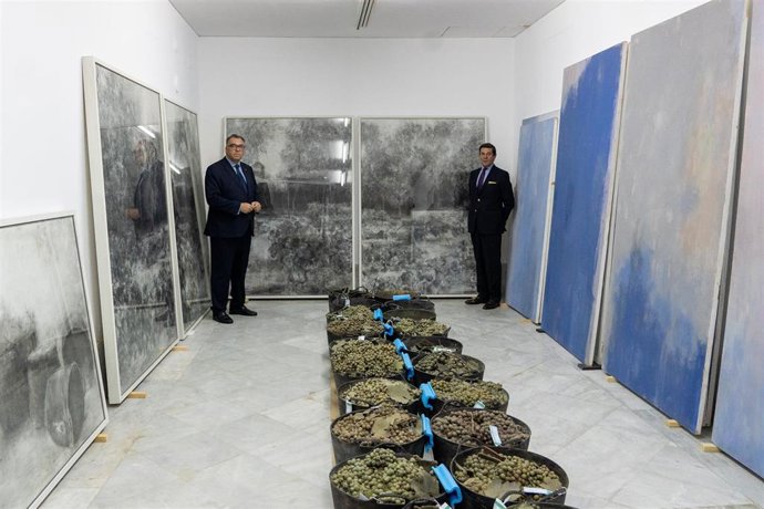 Presentación de los trabajos de la artista Carmen Laffón que se incorporan al CAAC