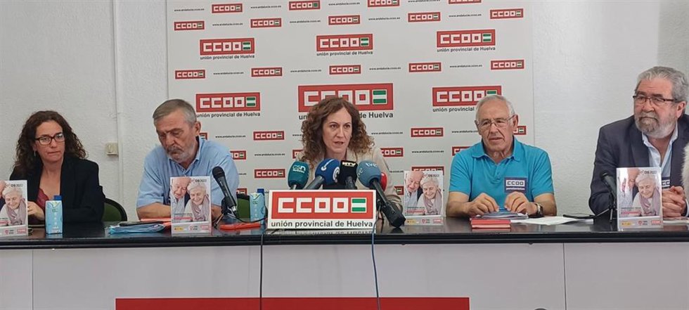 La secretaria general de CCOO en Andalucía, Nuria López, en rueda de prensa en Huelva.