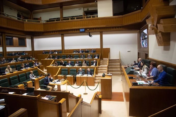 Archivo - Pleno del Parlamento Vasco