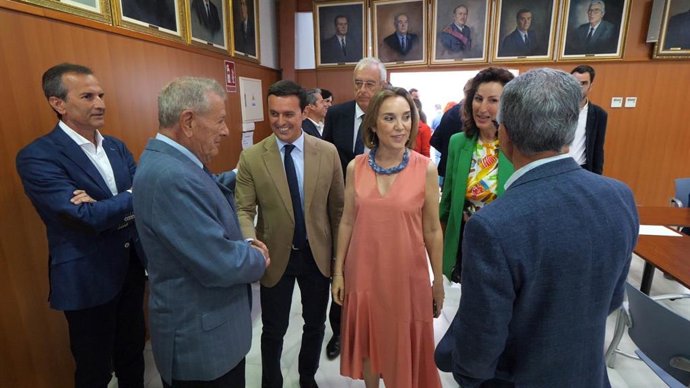 La secretaria general del PP, Cuca Gamarra, acude a una reunión con empresarios de Almería.