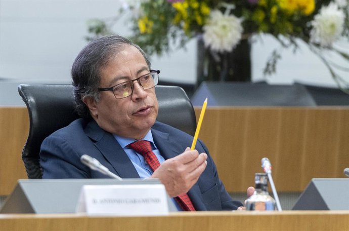 El presidente de Colombia, Gustavo Petro, interviene durante un desayuno-coloquio organizado por la CEOE
