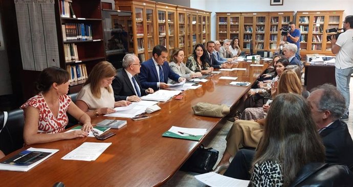 Reunión del consejero de Justicia, José Antonio Nieto, con la Junta de Jueces de Sevilla en el edificio Viapol.
