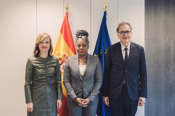 La ministra de Educación y Formación Profesional, Pilar Alegría, se ha reunido esta mañana, junto al ministro de Universidades, Joan Subirats, con la ministra de Educación Nacional de Colombia, Aurora Vergara, para tratar temas de interés común entre a