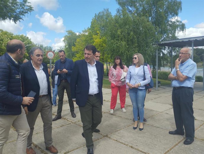 El presidente de la Junta, durante su visita a Laguna para apoyar la candidatura de Avelino Álvarez.