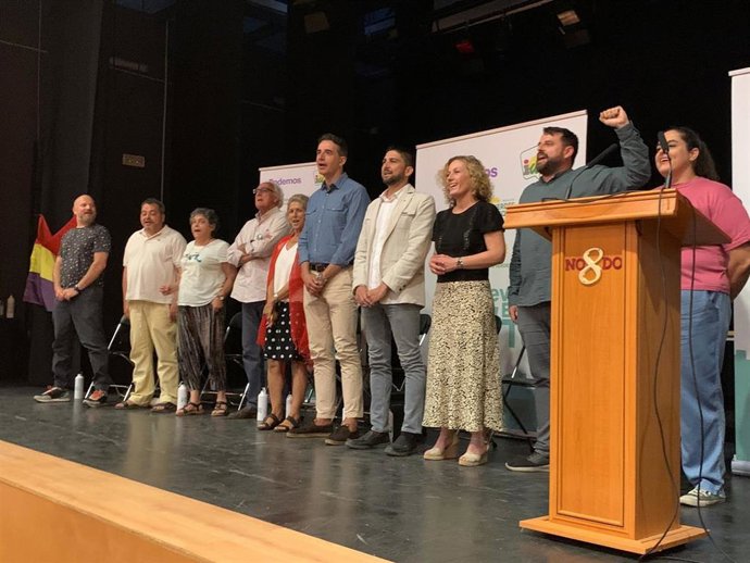 Acto de presentación oficial de la confluencia Podemos-IU, junto a referentes de la sociedad civil sevillana.