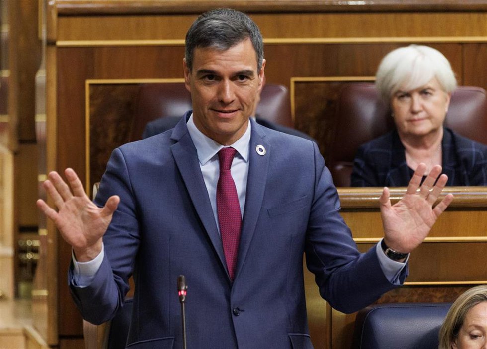 El presidente del Gobierno, Pedro Sánchez, interviene durante una sesión plenaria en el Congreso de los Diputados