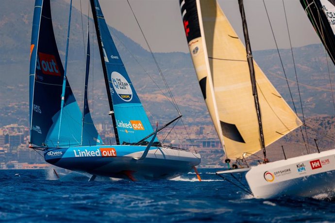 Archivo - Imagen de la salida en Alicante de la tercera etapa de The Ocean Europe 2021