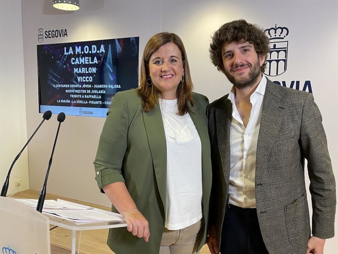 La alcaldesa, Clara martín y el concejal de Cultura, Alberto Espinar.