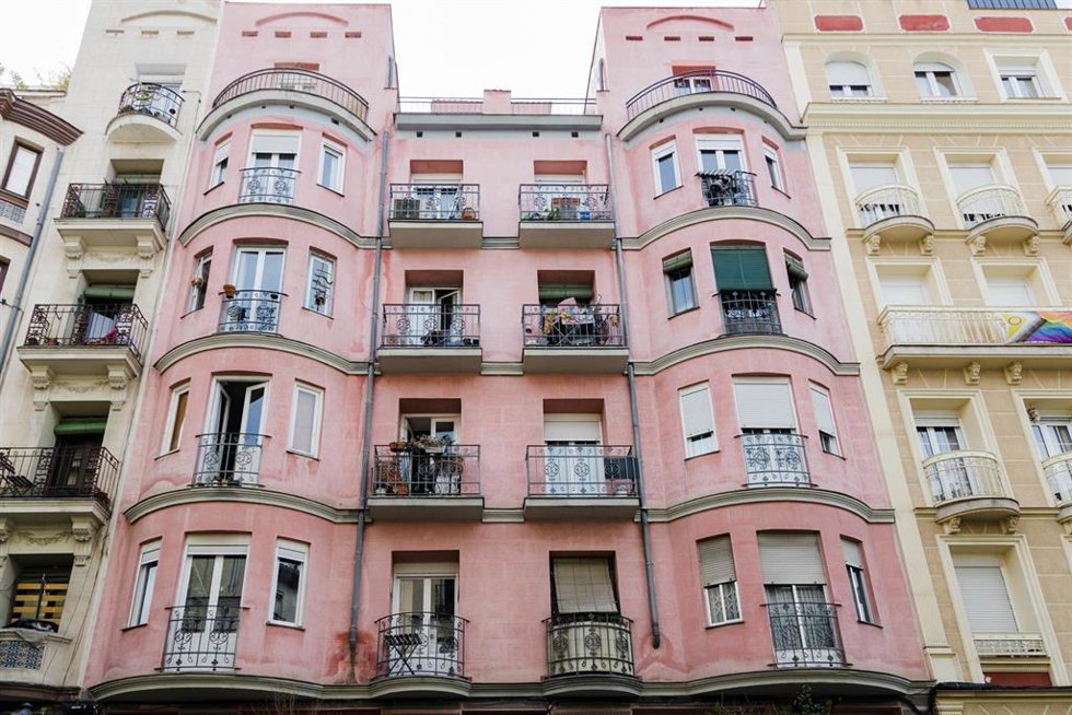Un edificio de viviendas