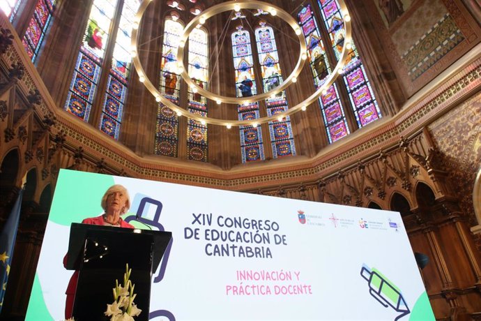 La consejera de Educación y Formación Profesional, Marina Lombó, en el Congreso de Educación de Cantabria.