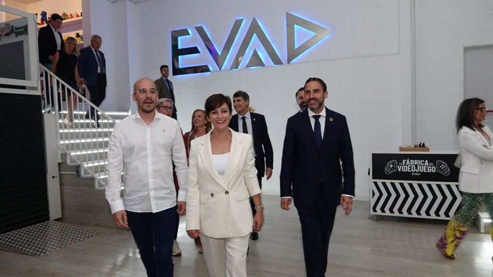 La ministra de Política Territorial y Portavoz del Gobierno, Isabel Rodríguez, ha visitado este jueves Kaiju Group, empresa cien por cien malagueña dedicada a la cultura, la tecnología y el entretenimiento.