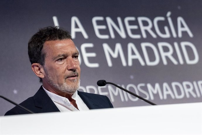 Antonio Banderas durante la gala de entrega de los XXI Premios Madrid de Madridiario 2022, en el Hotel The Westin Palace, a 24 de abril de 2023, en Madrid (España). Esta cita ha sido organizada por Madridiario, para reconocer, en sus respectivas categ