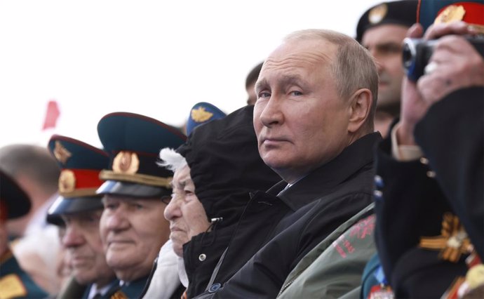 Archivo - May 9, 2022, Moscow, Moscow Oblast, Russia: Russian President VLADIMIR PUTIN sits in the review stand with veterans at the start of the 77th annual Victory Day military parade celebrating the end of World War II at Red Square in Moscow, Russia.