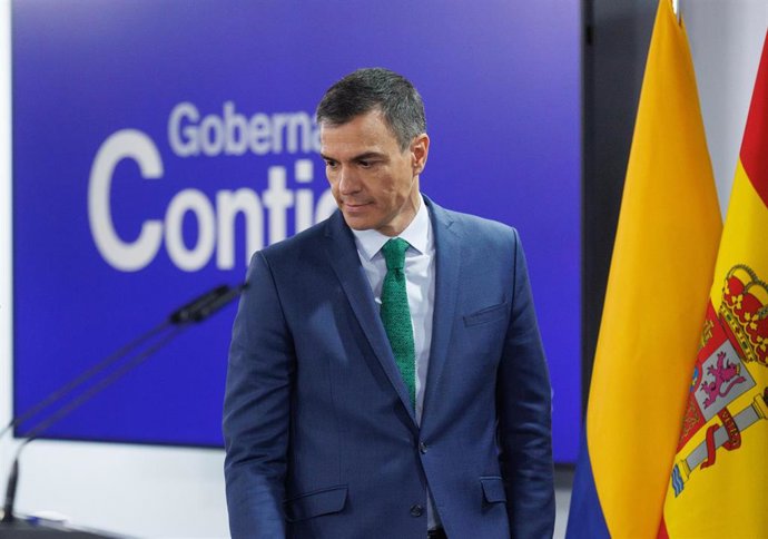El presidente del Gobierno, Pedro Sánchez, a su llegada a una rueda de prensa en el Palacio de la Moncloa, a 4 de mayo de 2023, en Madrid (España). 
