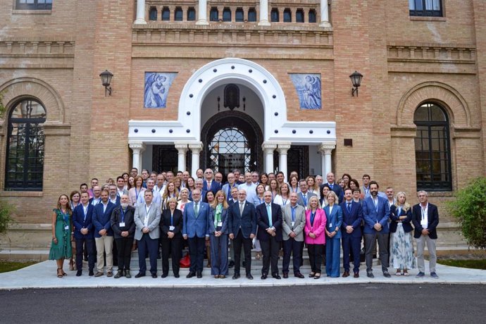 Responsables del SAS abordan los retos del big data y la inteligencia artificial en salud en las 'Jornadas para alta dirección en salud' .