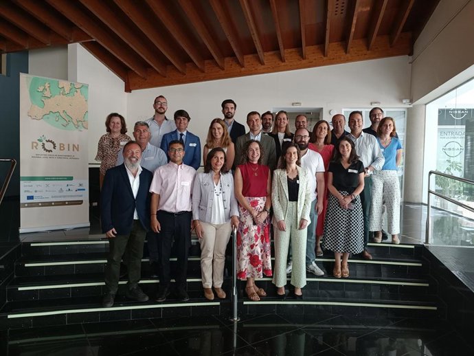 Foto de familia de los expertos que han participado en el Taller de Cocreación organizado por la Consejería de Agricultura en el marco del proyecto 'Robin'.