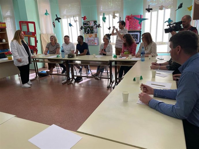 La consejera de Educación del Principado de Asturias, Lydia Espina, durante su visita al colegio público Atalía, en Gijón