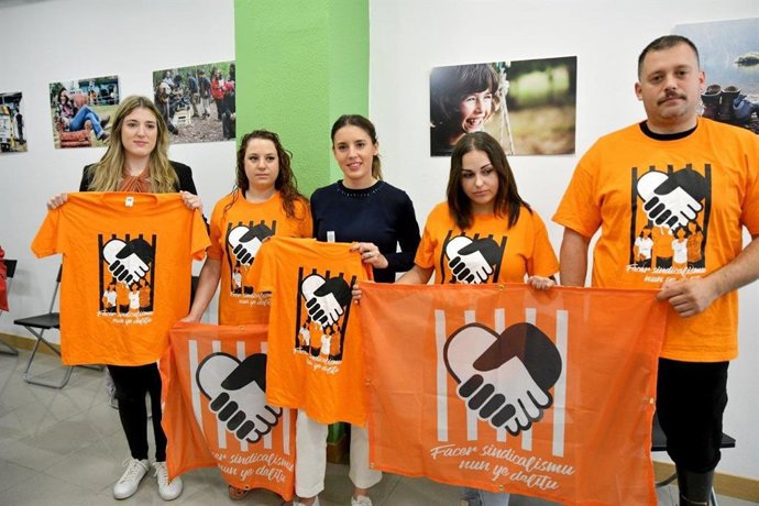 La ministra de Igualdad y secretaria de Acción de Gobierno de Podemos, Irene Montero, se solidariza en Gijón con algunas de las condenadas por defender los derechos de una trabajadora de una confitería gijonesa, 'La Suiza'.