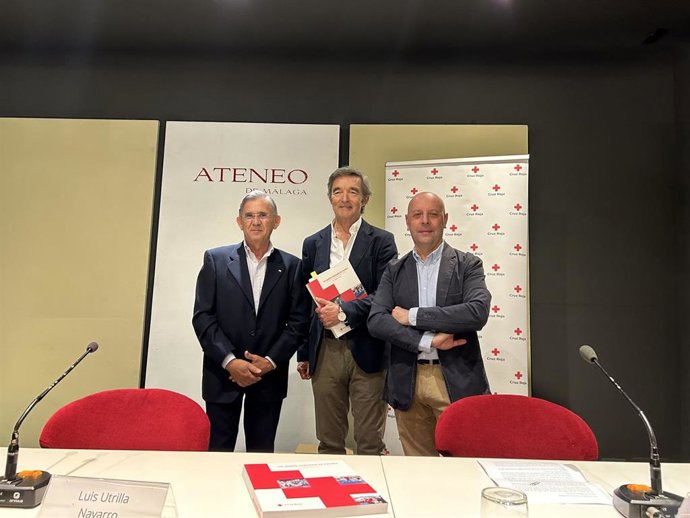 El Ateneo de Málaga ha acogido la presentación del libro 'Un sueño cargado de futuro', cuyo autor es Luis Utrilla, presidente provincial de Cruz Roja.