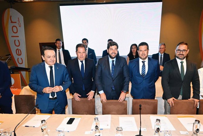 El presidente de la Comunidad, Fernando López Miras, en el centro, durante la  Asamblea General de la Confederación Comarcal de Organizaciones Empresariales de Lorca (Ceclor)