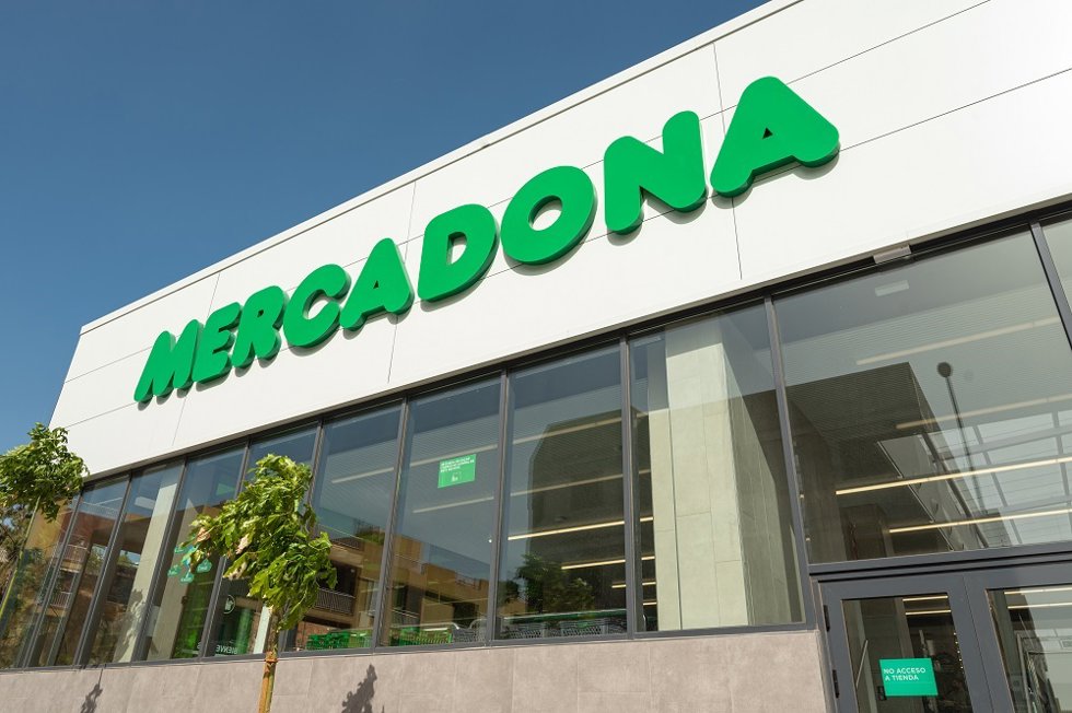Archivo - Fachada de un supermercado de Mercadona.