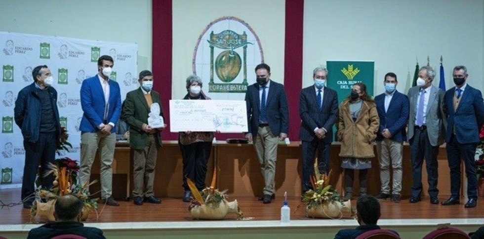 Foto de archivo de entrega de premios 'Eduardo Pérez' a trabajos sobre el sector del olivar o el aceite de oliva.