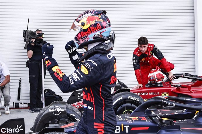 Archivo - VERSTAPPEN Max (ned), Red Bull Racing RB18, portrait celebration LECLERC Charles (mco), Scuderia Ferrari F1-75, portrait during the Formula 1 Crypto.com Miami Grand Prix 2022, 5th round of the 2022 FIA Formula One World Championship, on the Mi