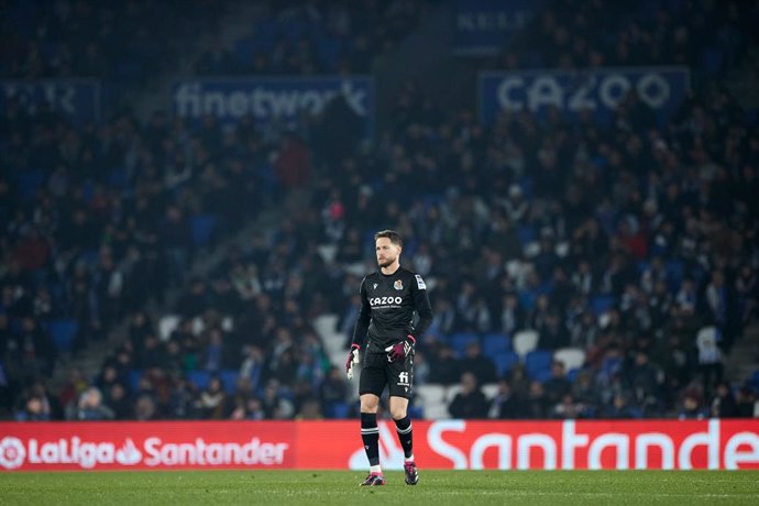 Archivo - Alex Remiro of Real Sociedad looks on during the LaLiga Santander match between Real Sociedad and Cadiz CF at Reale Arena  on March 3, 2023, in San Sebastian, Spain.