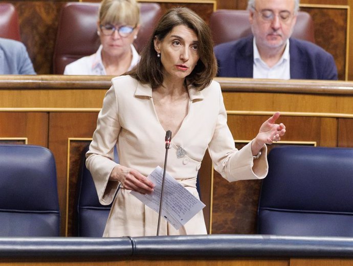 La ministra de Justicia, Pilar Llop, interviene durante una sesión de control al Gobierno, en el Congreso de los Diputados.