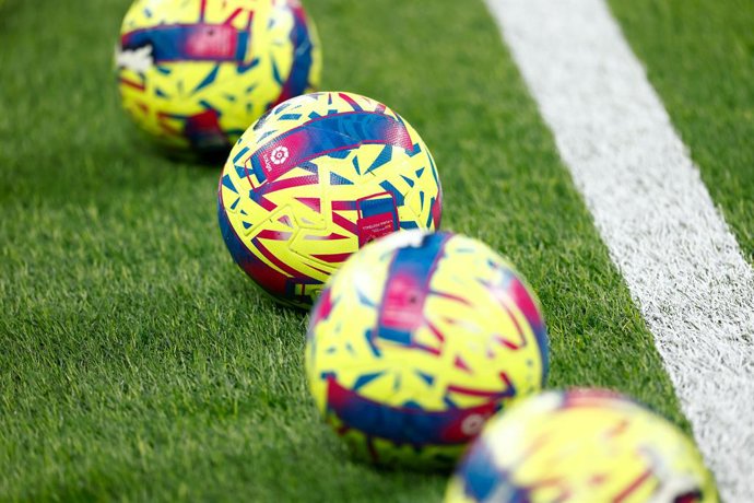 Archivo - Ilustration, ball of the match during the spanish league, La Liga Santander, football match played between Real Madrid and Atletico de Madrid at Santiago Bernabeu stadium on February 25, 2023, in Madrid, Spain.