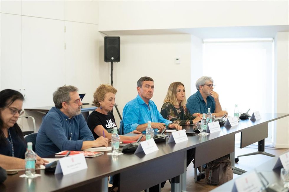 Los representantes de CC.OO, UGT, y IAC-CATAC de Catalunya se reúnen con la consellera de la Presidencia de la Generalitat, en el Palau de la Generalitat, a 4 de mayo de 2023, en Barcelona, Catalunya (España). Durante la reunión se han tratado las incid